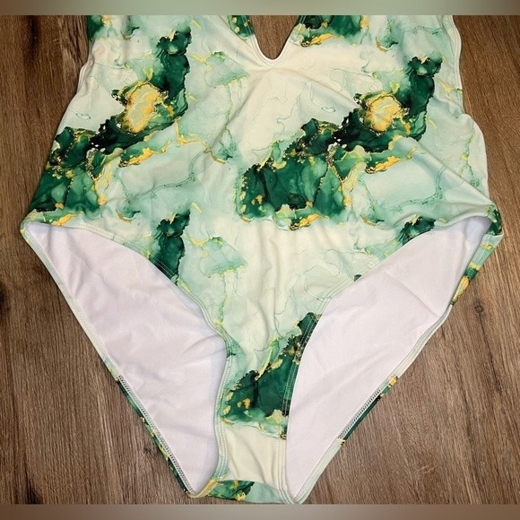 NWOT Shein Women’s One Piece Swimsuit Plus Size Marbled Green Size 4XL New - Picture 3 of 7
